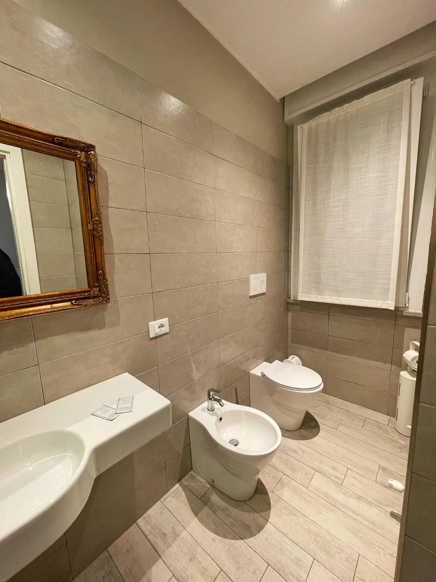 Alla Scaletta - Stanze Con Bagno Privato E Wifi A Pochi Passi Dal Duomo Mirandola Eksteriør bilde