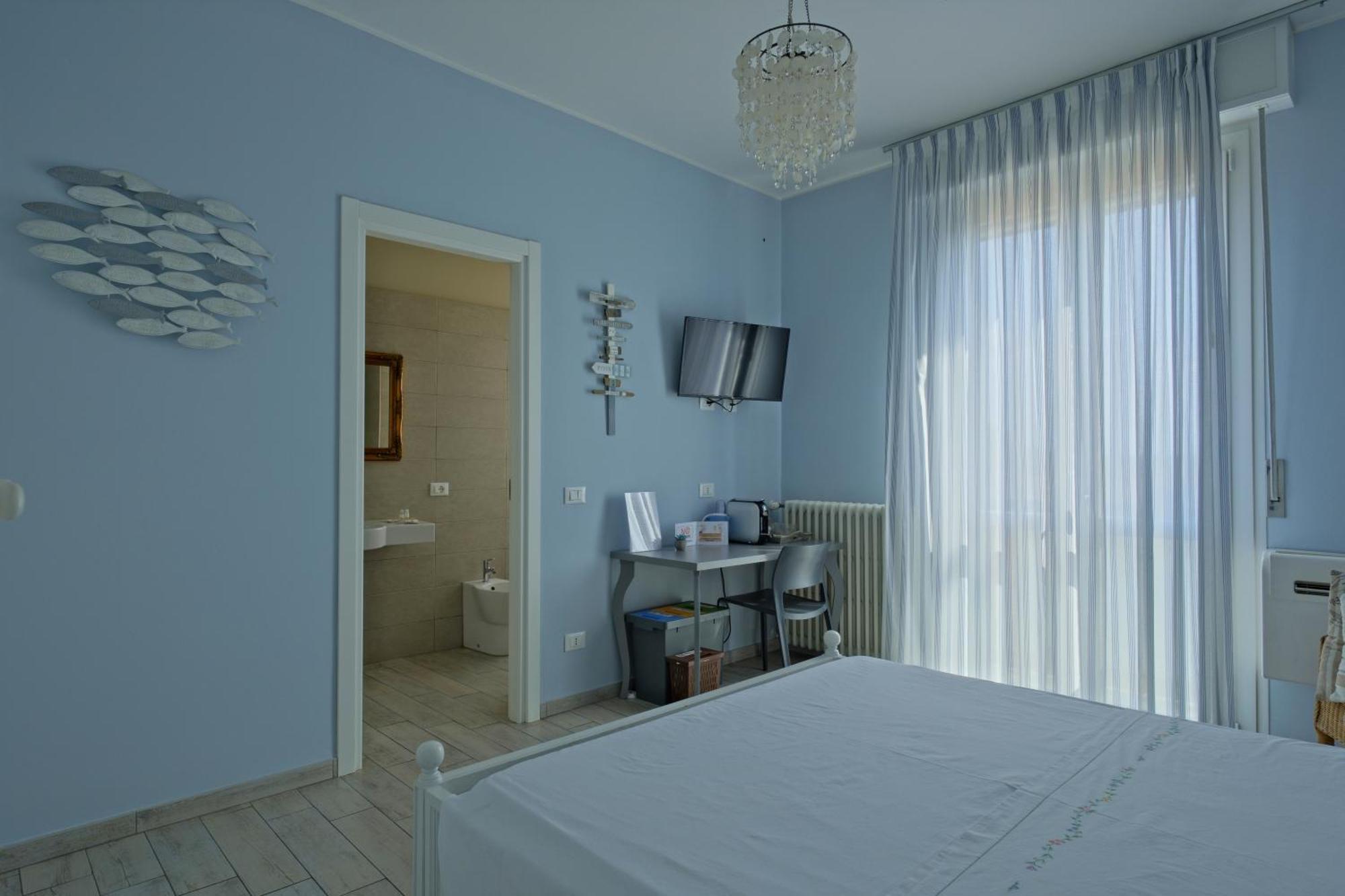 Alla Scaletta - Stanze Con Bagno Privato E Wifi A Pochi Passi Dal Duomo Mirandola Eksteriør bilde